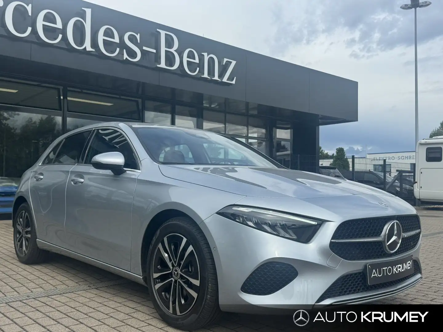 Mercedes-Benz A 180 Kompaktlimousine Progressive+LED+SpurNavi Silber - 2