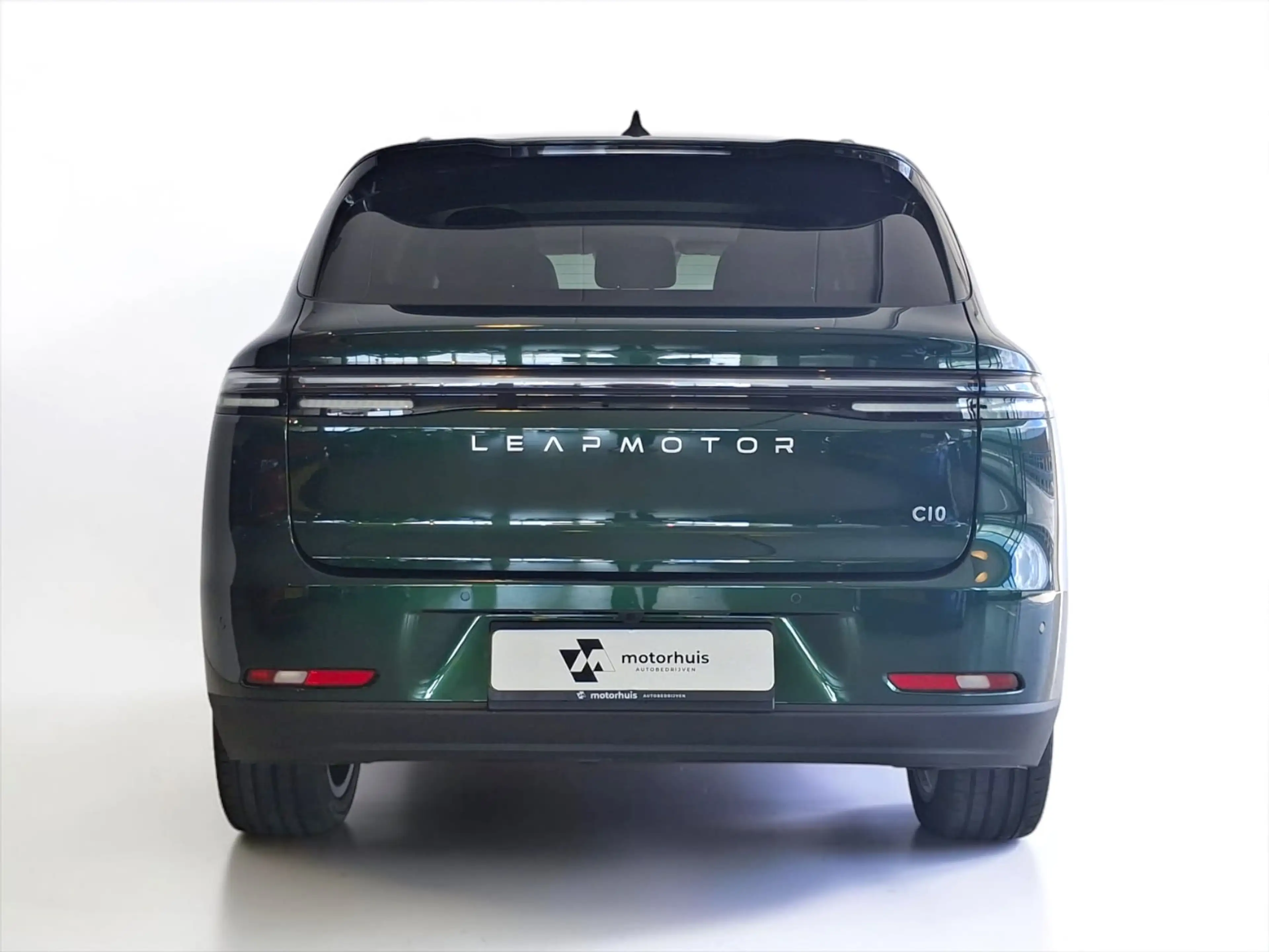 Leapmotor C10 Design REEV 28.4 kWh PANO LED LEDER CAMERA WINTERP — photo 12