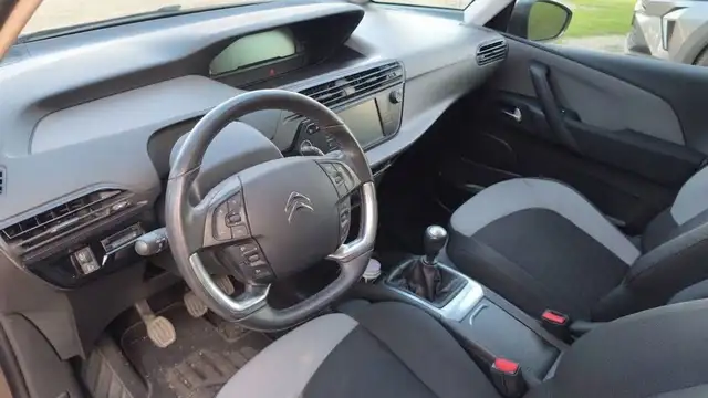 Citroen C4 Picasso view 8