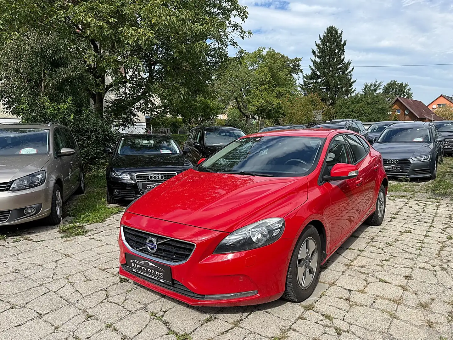 Volvo V40 Kinetic D2 Rot - 1