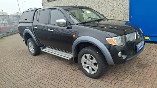 Mitsubishi L200 L200 d.cab 2.5 di-d Invite
