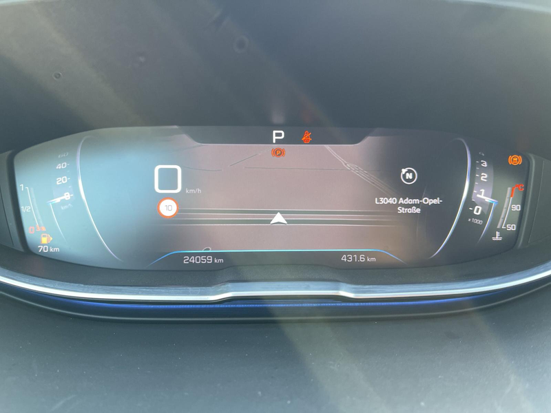 Peugeot 5008 1.5 Blue-HDI FAP Allure Pack AT 7-Si+Navi+R-Kam+ — photo 14