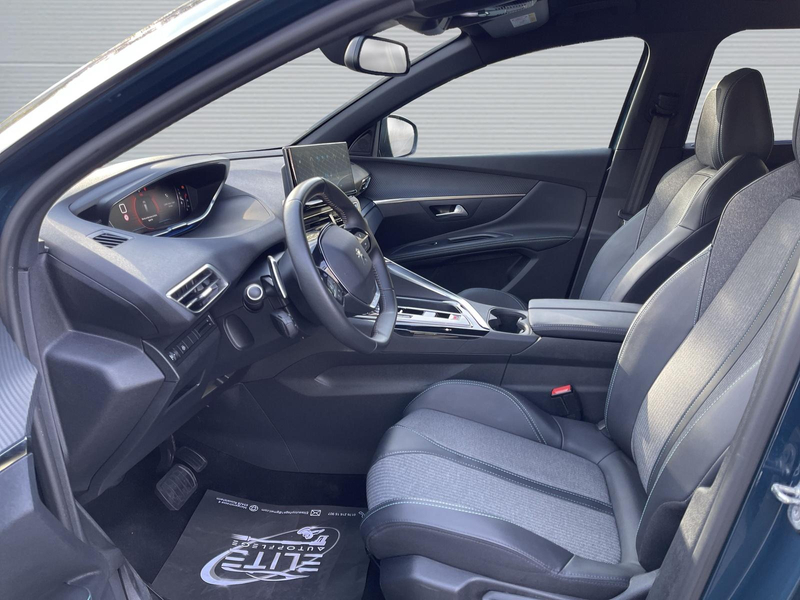 Peugeot 5008 1.5 Blue-HDI FAP Allure Pack AT 7-Si+Navi+R-Kam+ — photo 11