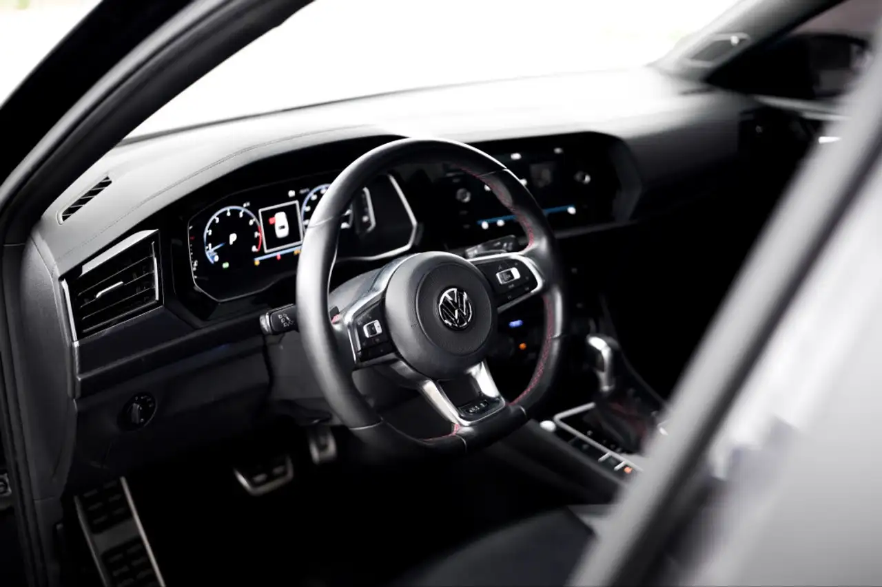 Volkswagen Jetta снимка Volkswagen Jetta
