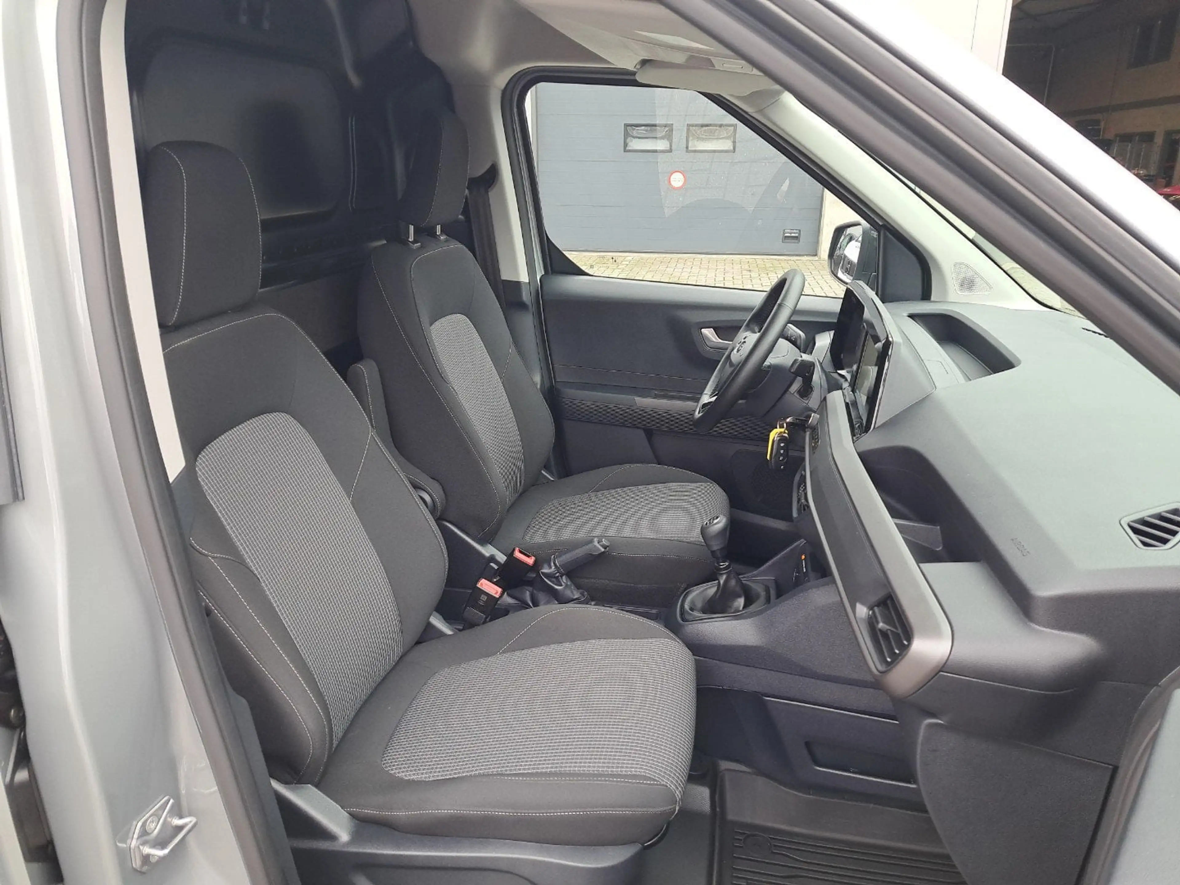 Ford Transit Courier Ecoboost Trend — photo 11