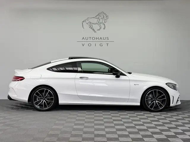 Mercedes-Benz C-Class view 4