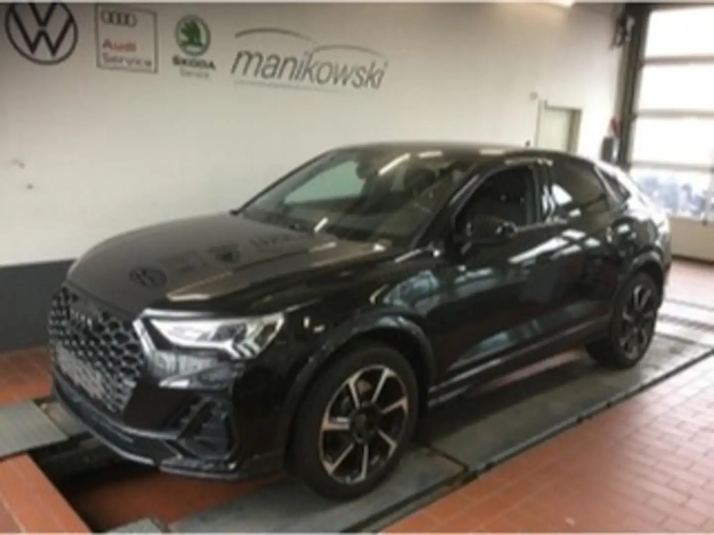 Audi Q3 Sportback 45TFSIe DSG *Black-Style*AHK+Navi+BT+LED Schwarz - 1