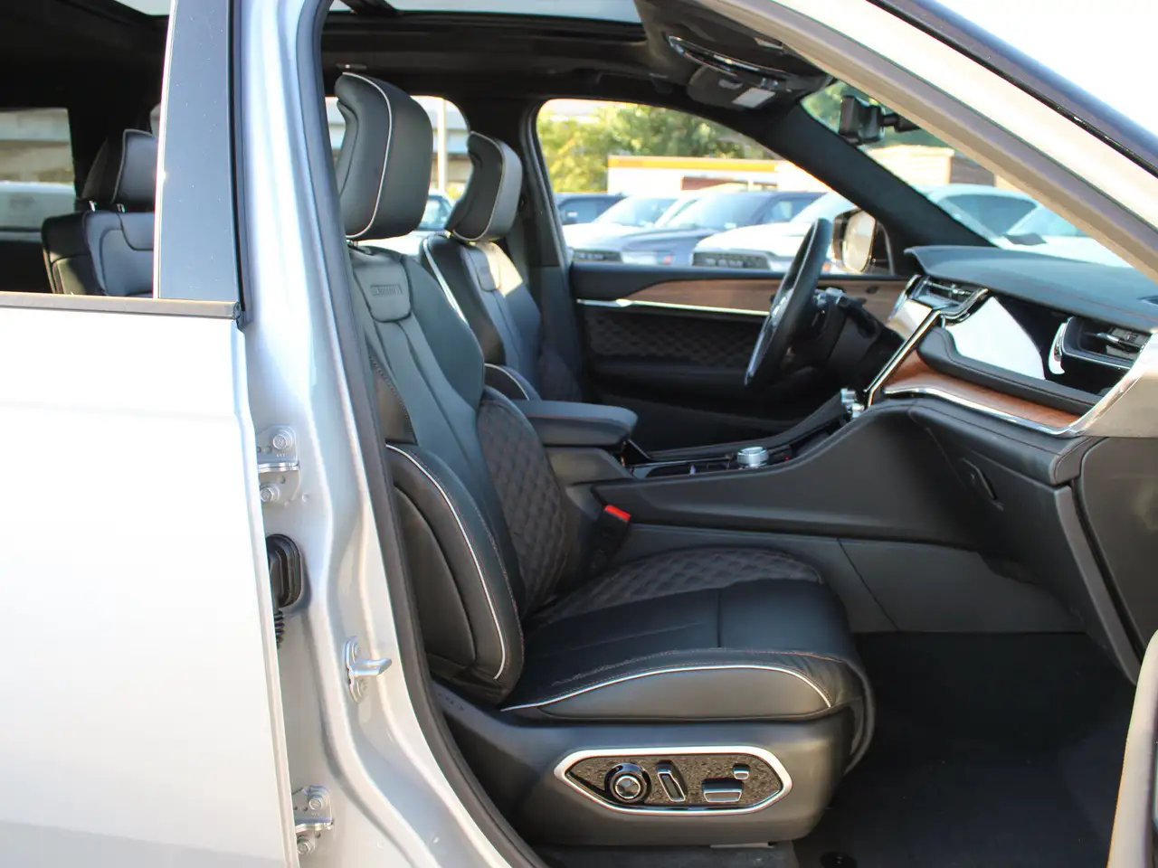 Jeep Grand Cherokee снимка Jeep Grand Cherokee