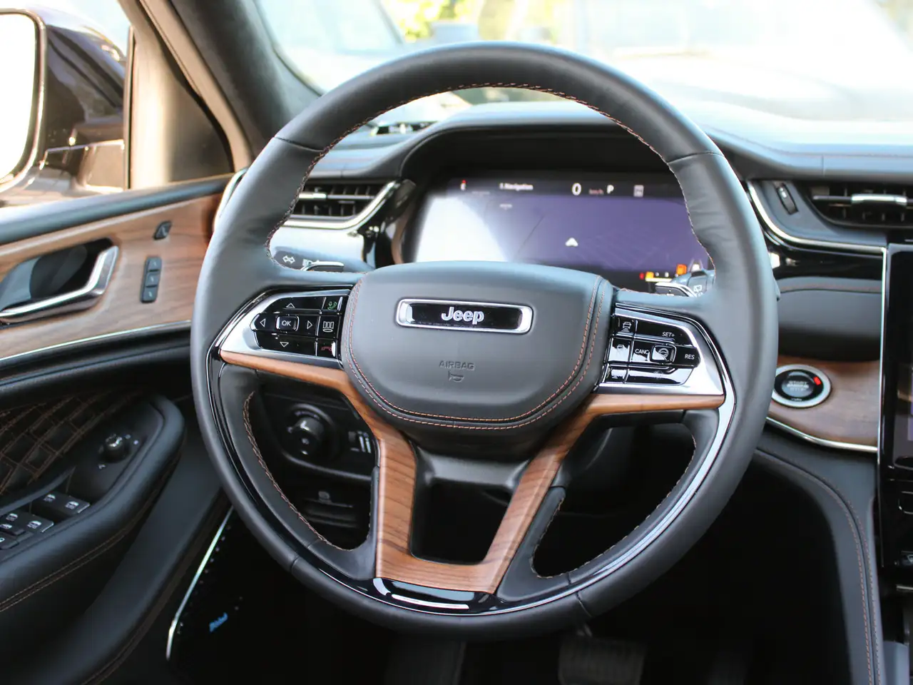 Jeep Grand Cherokee снимка Jeep Grand Cherokee