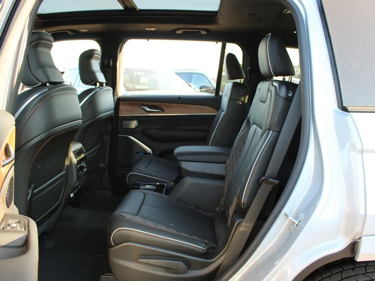 Jeep Grand Cherokee снимка Jeep Grand Cherokee