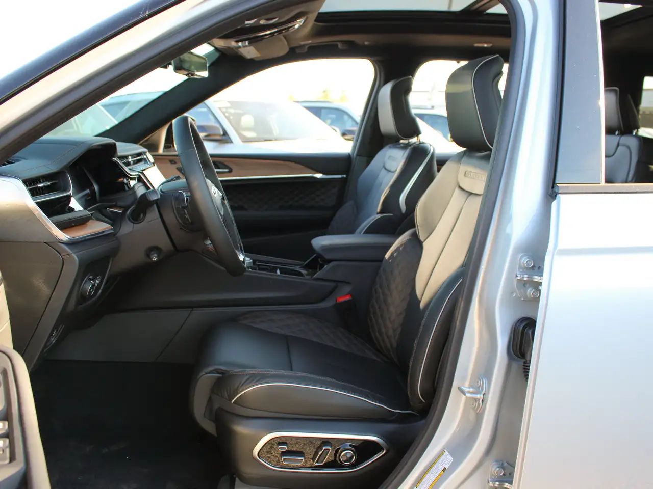 Jeep Grand Cherokee снимка Jeep Grand Cherokee