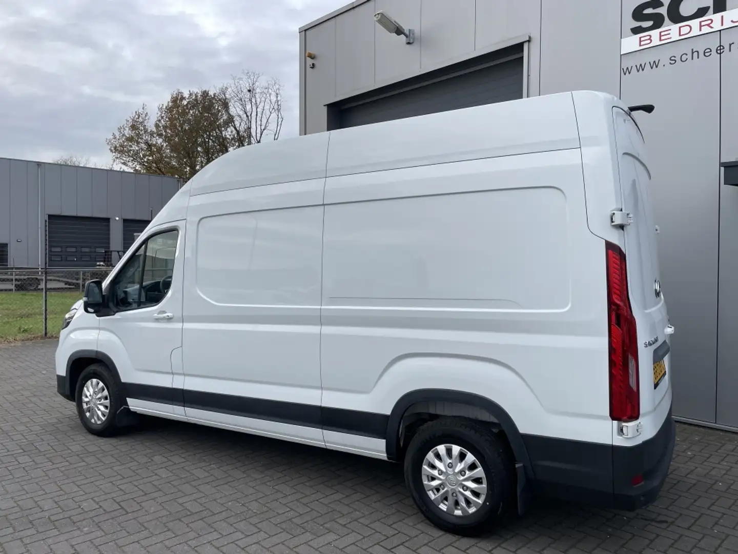 Maxus eDeliver 9 L3H3 89 kWh | B-rijbewijs | 1375 kg laadvermogen Wit - 2