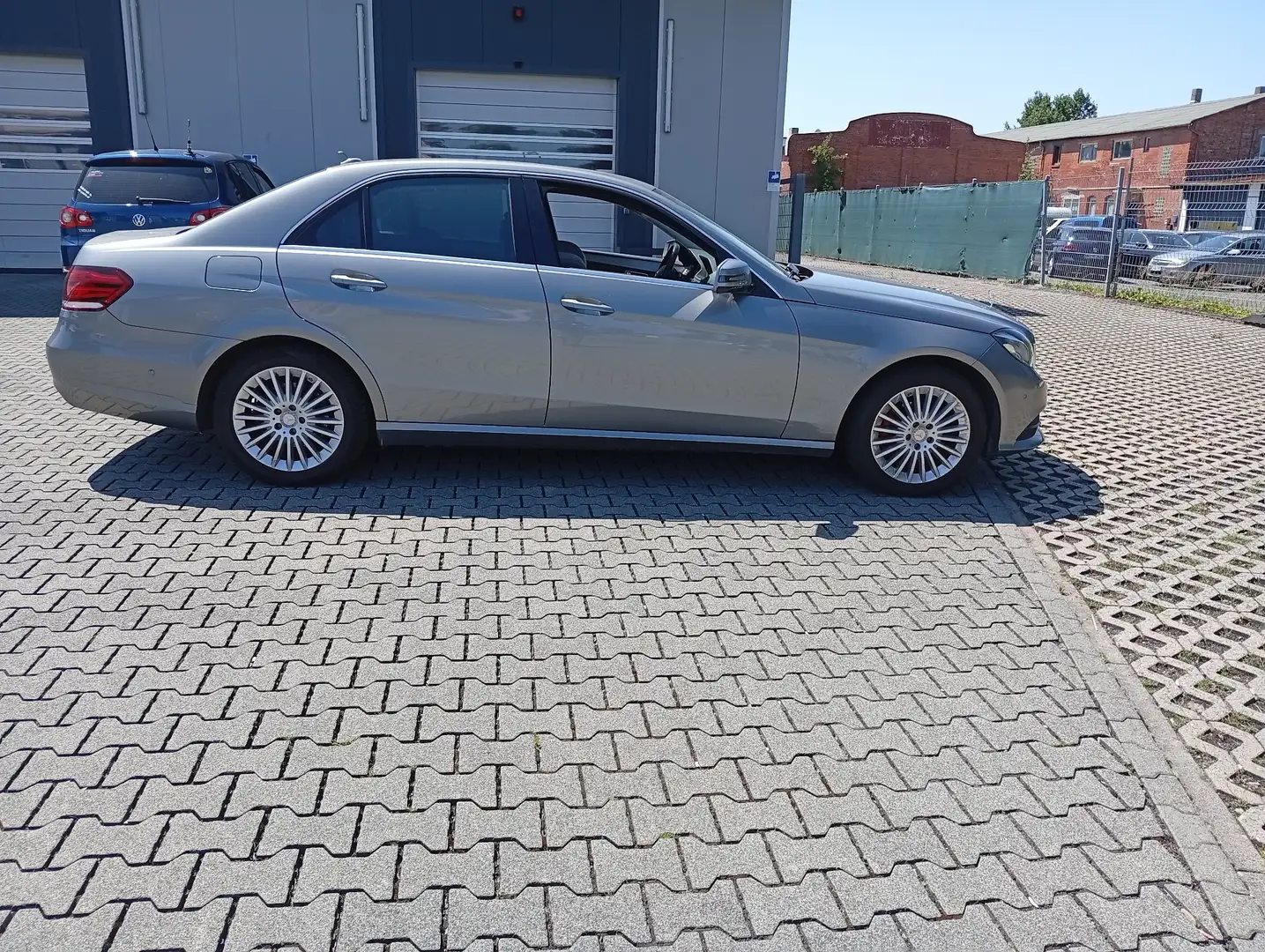 Mercedes-Benz E 220 BlueTEC 9G-TRONIC Klima PDC Tüv EU5 Gris - 1