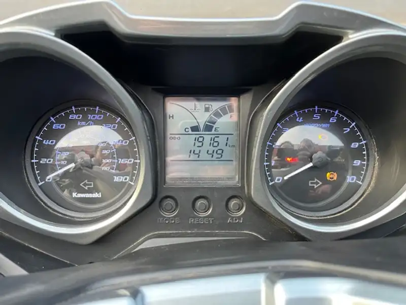 Kawasaki J300 - foto 6