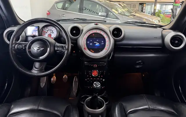Mini Countryman view 4