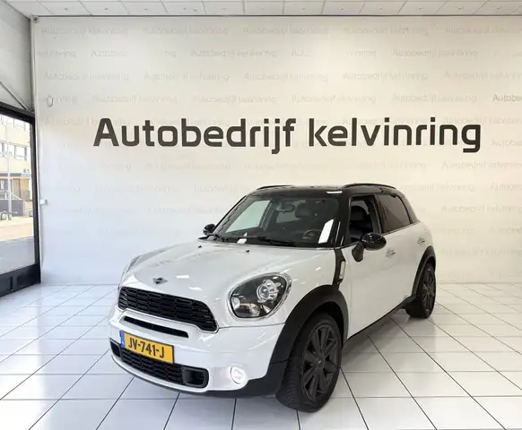Mini Countryman view 2
