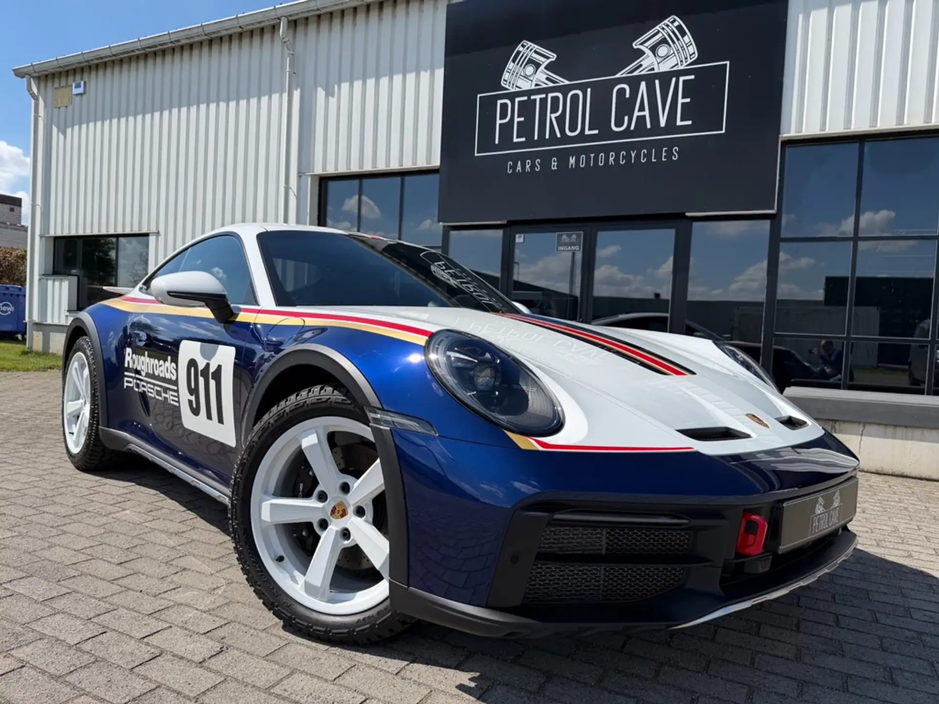 포르쉐 911 Carrera 4 GTS Coupe 2023 네이비 사진 3