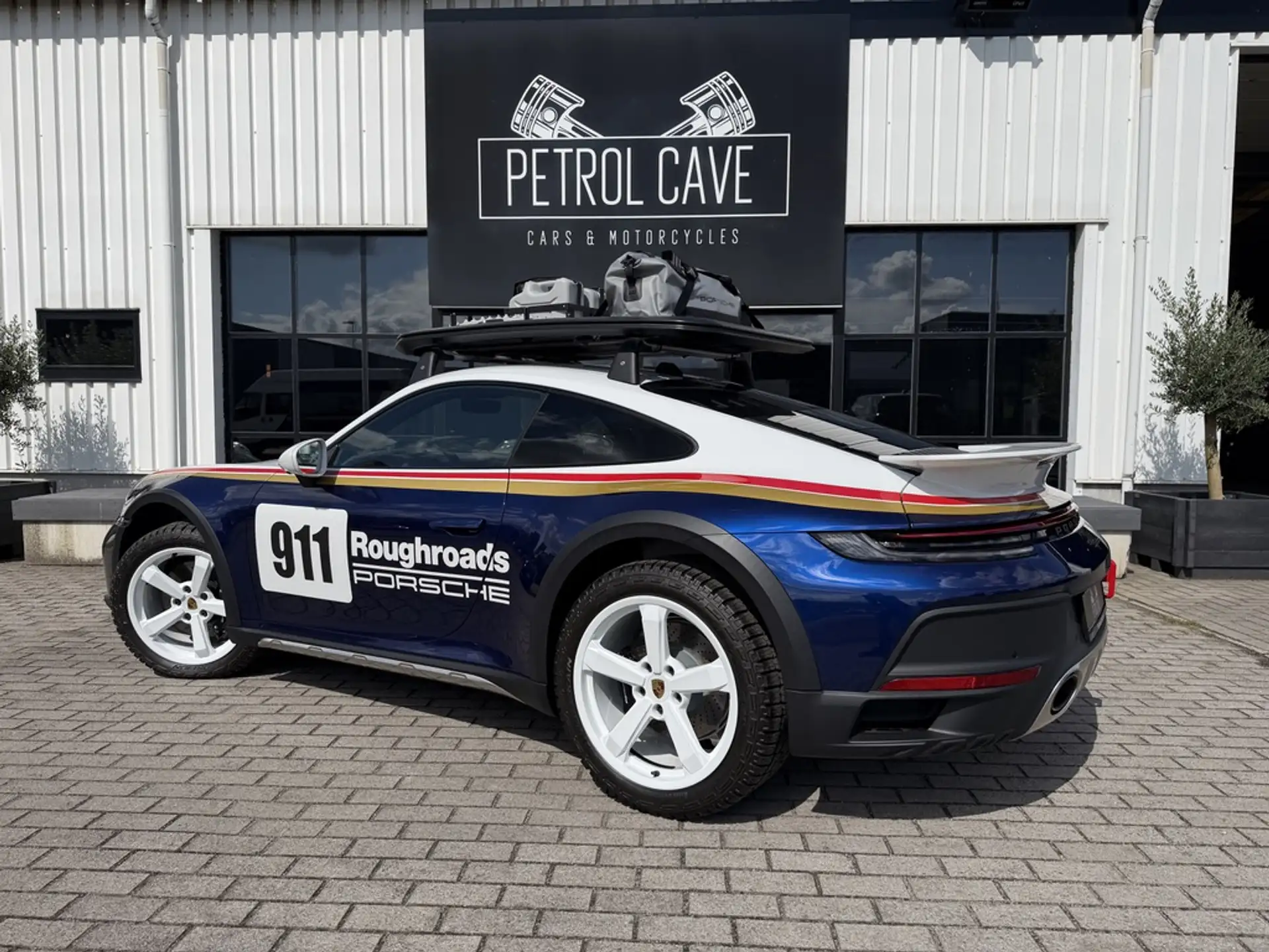 포르쉐 911 Carrera 4 GTS Coupe 2023 네이비 사진 2