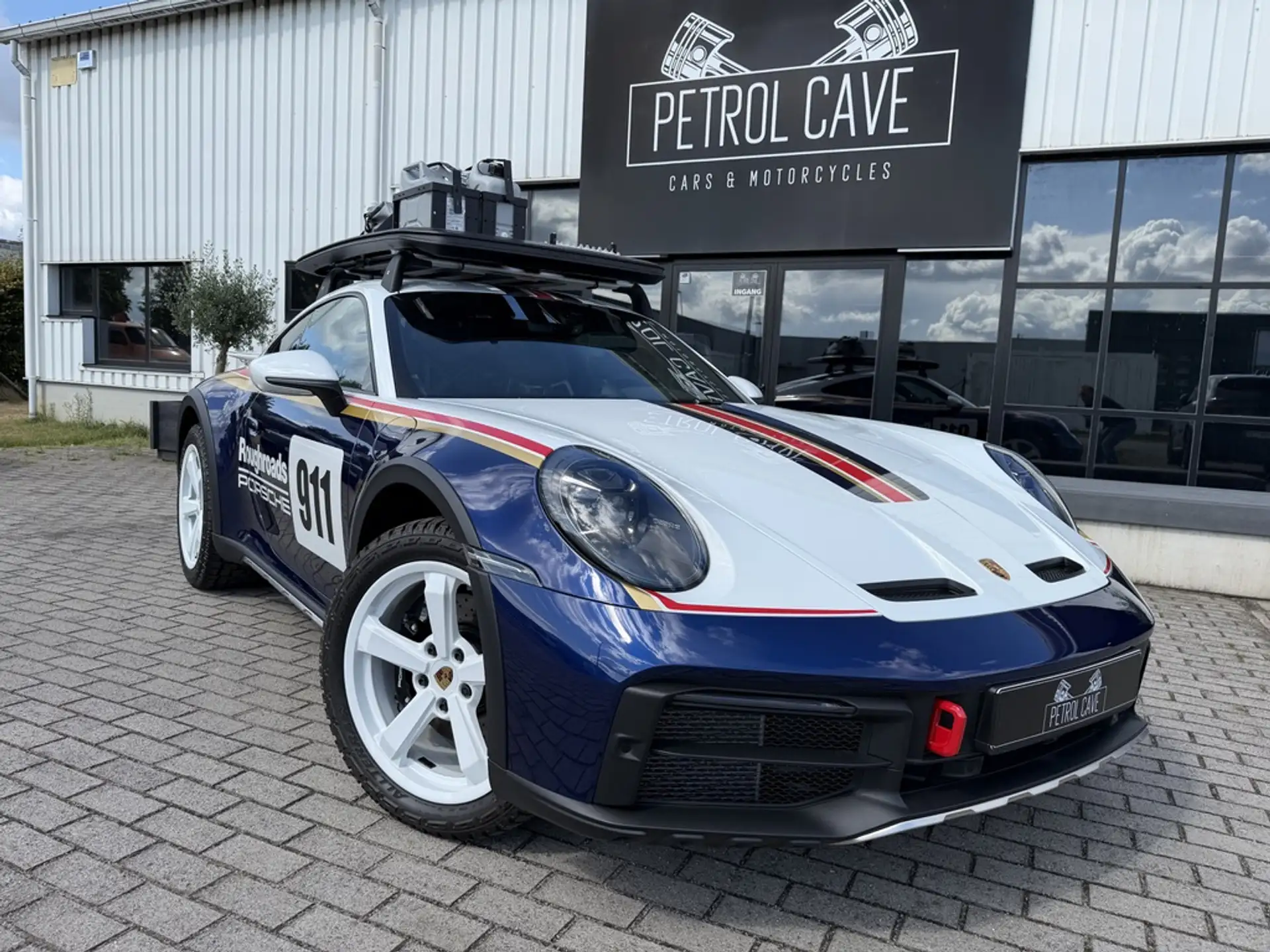 포르쉐 911 Carrera 4 GTS Coupe 2023 네이비 사진 4