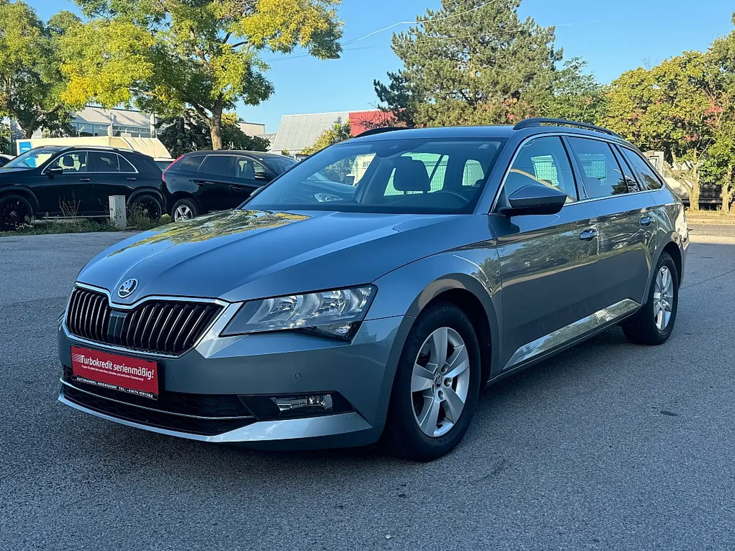 Skoda Superb Kombi 2,0 TDI Ambition / 1BESITZ / ACC / NAVI / Plateado - 1