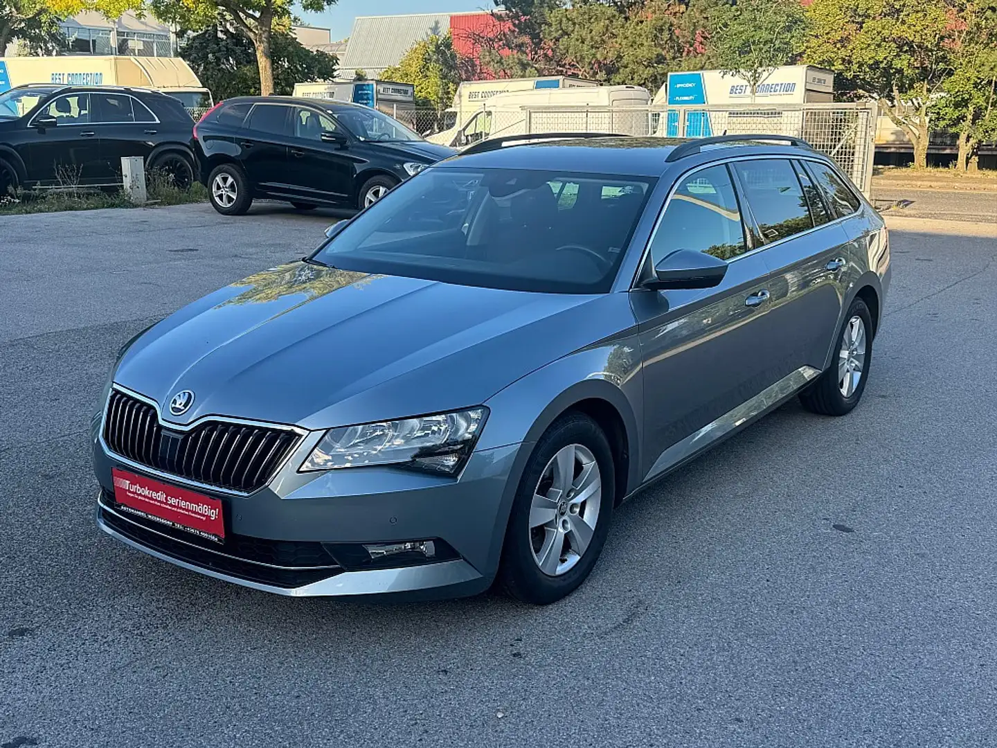 Skoda Superb Kombi 2,0 TDI Ambition / 1BESITZ / ACC / NAVI / Silber - 2