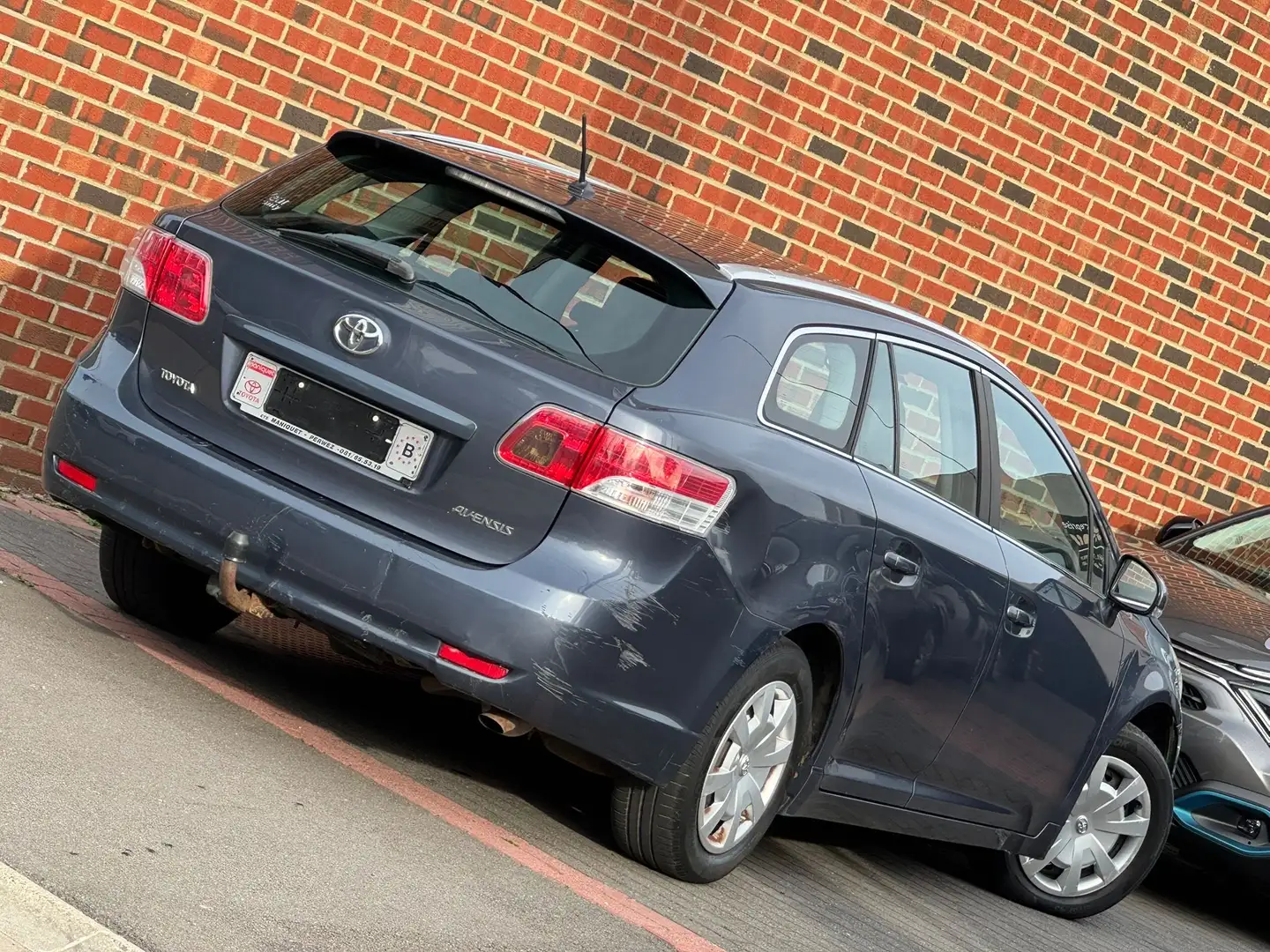 Toyota Avensis //1ERE PROPRIÉTÉ // Bleu - 2