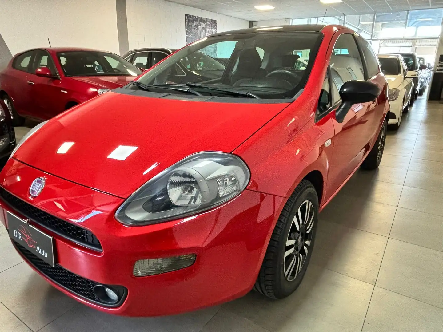 Fiat Punto 3p 0.9 t-air s&s 85cv crvena - 1