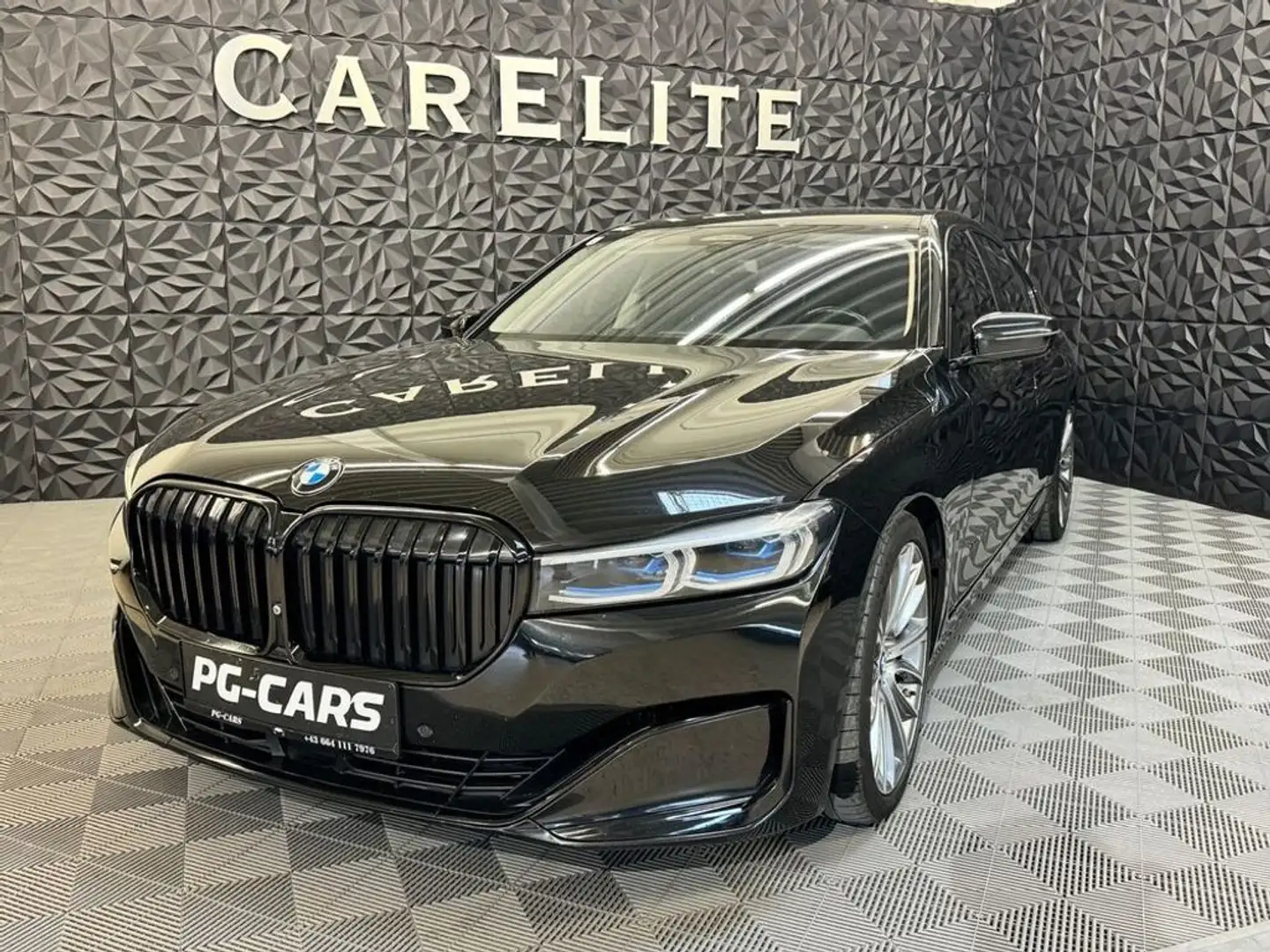BMW 750 d xDrive Schwarz - 1