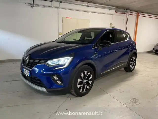 2023 Renault Captur in Blue for sale