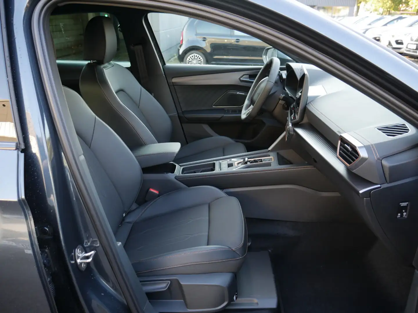 CUPRA Leon 1.5 eTSI KEYLESS PDC SHZ KAMERA ACC LED Grau - 2