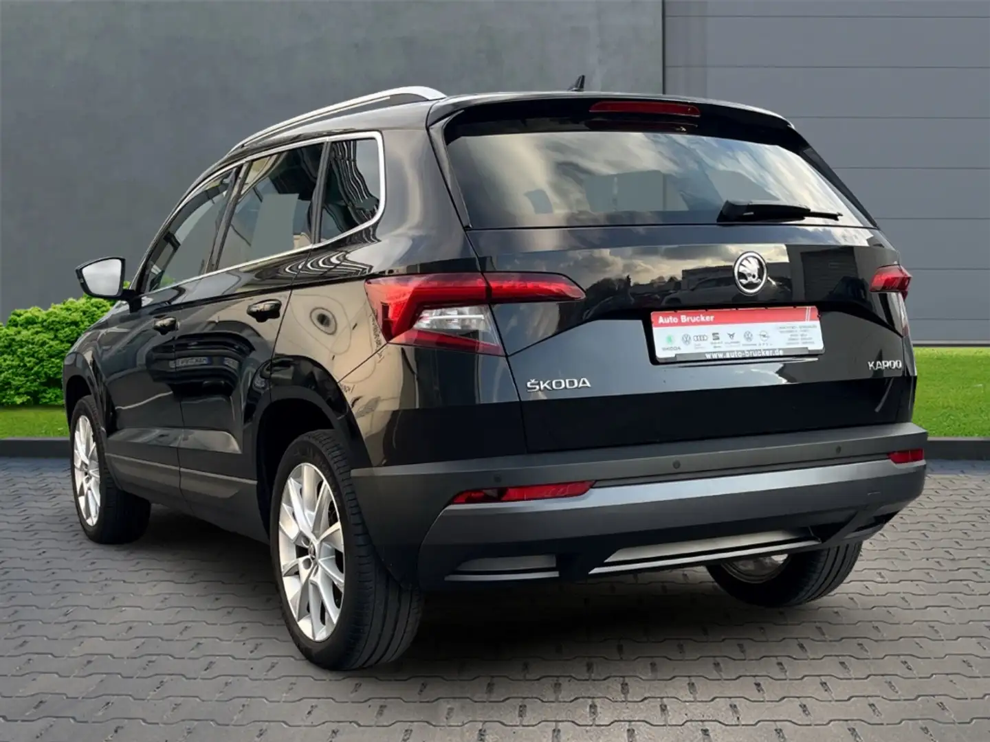 Skoda Karoq Style 1.0 TSI+Klimaautomatik+Alufelgen+Parksensore Schwarz - 2