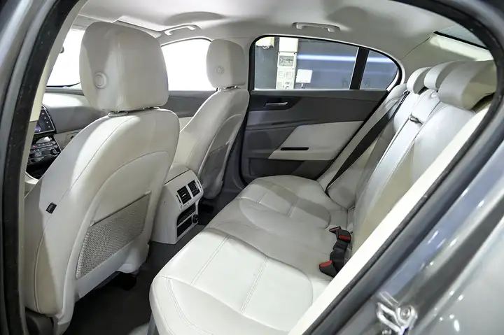 Jaguar XE 2.0 i4 Prestige Aut. 2017, foto 17