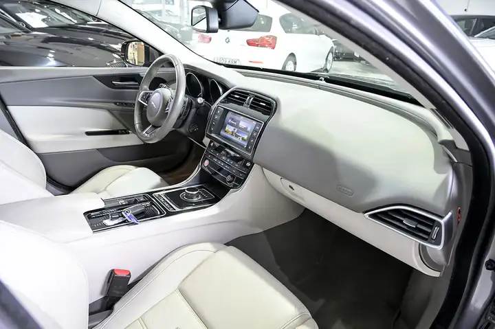 Jaguar XE 2.0 i4 Prestige Aut. 2017, foto 39