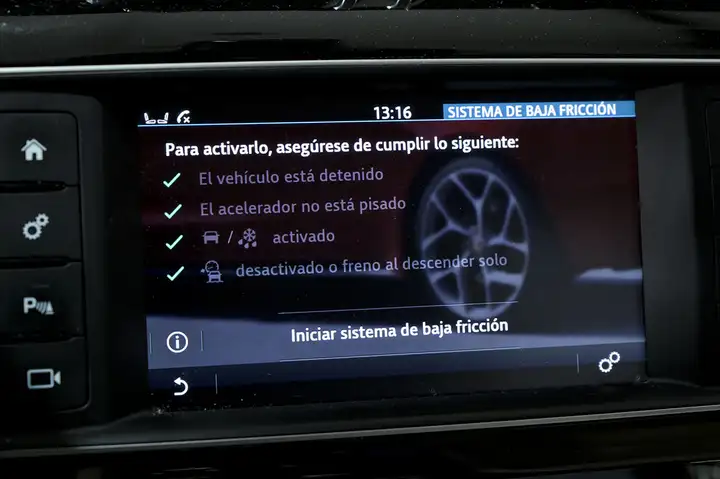 Jaguar XE 2.0 i4 Prestige Aut. 2017, foto 34