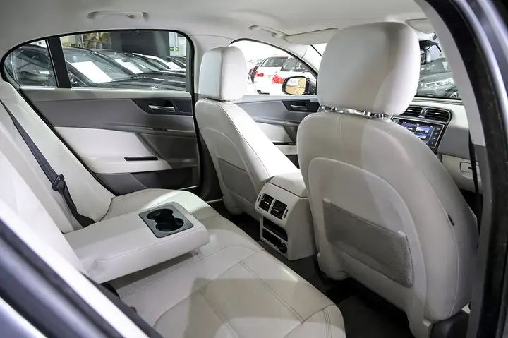 Jaguar XE 2.0 i4 Prestige Aut. 2017, foto 16