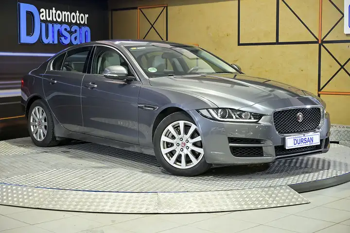 Jaguar XE 2.0 i4 Prestige Aut. 2017, foto 3