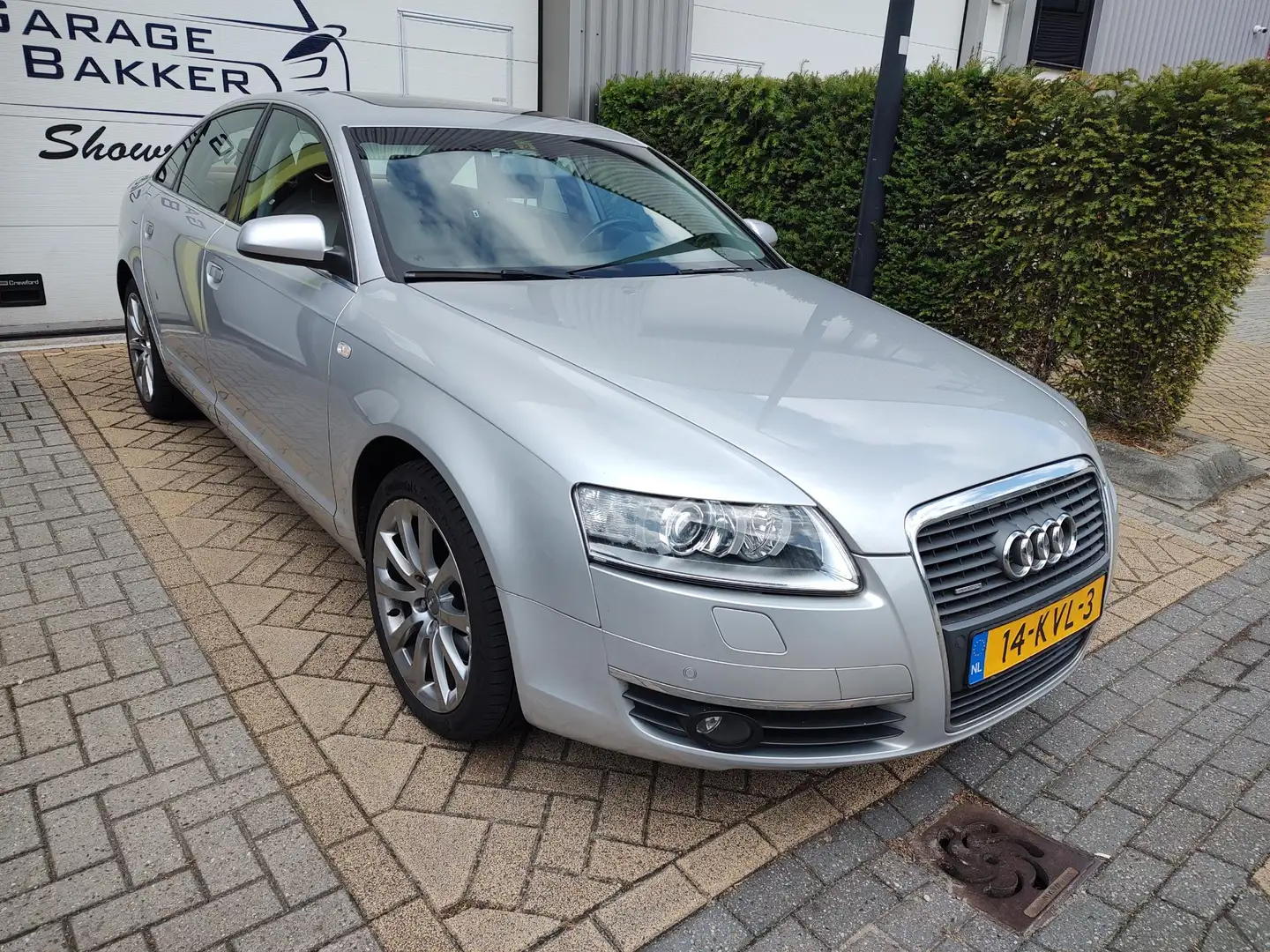 Audi A6 Limousine 3.2 FSI quattro Pro Line Automaat 256PK Gris - 2