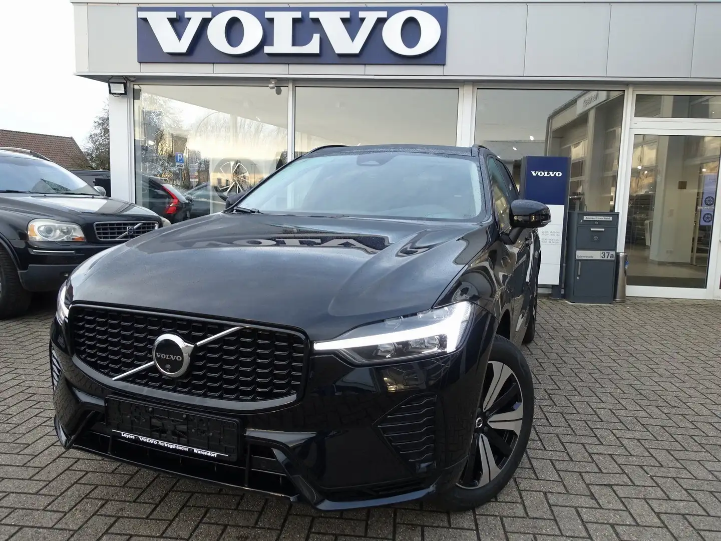 Volvo XC60 Plus T6 AWD Plug-in Hybrid/Pano/360°/H&K Schwarz - 1