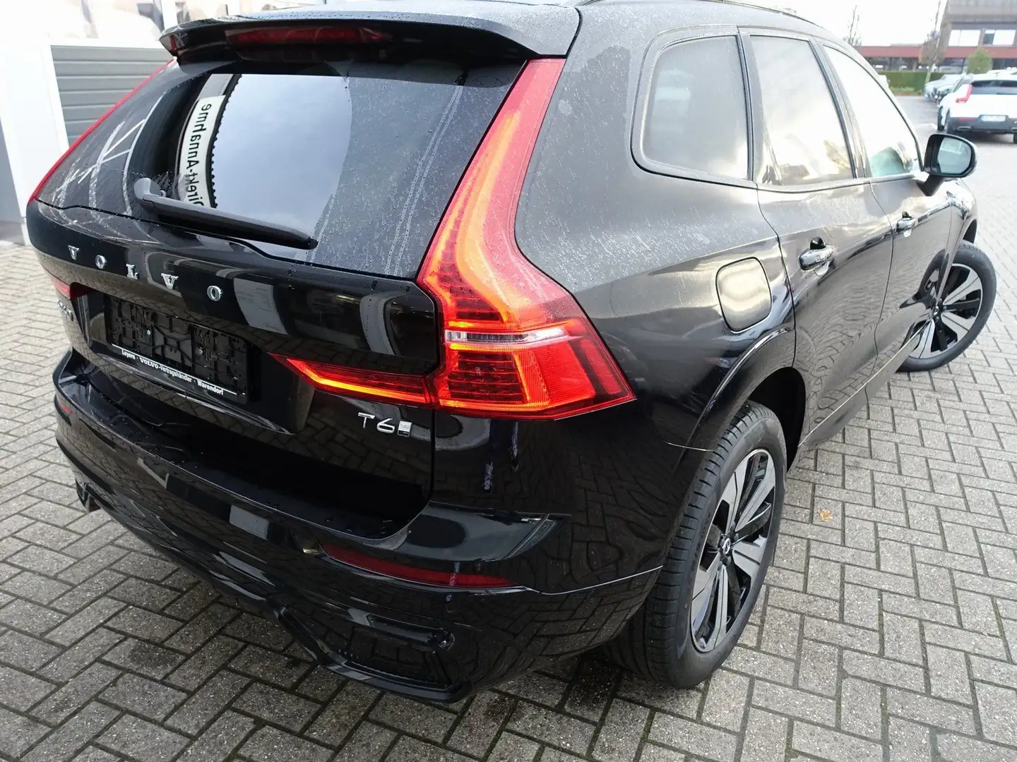 Volvo XC60 Plus T6 AWD Plug-in Hybrid/Pano/360°/H&K Schwarz - 2