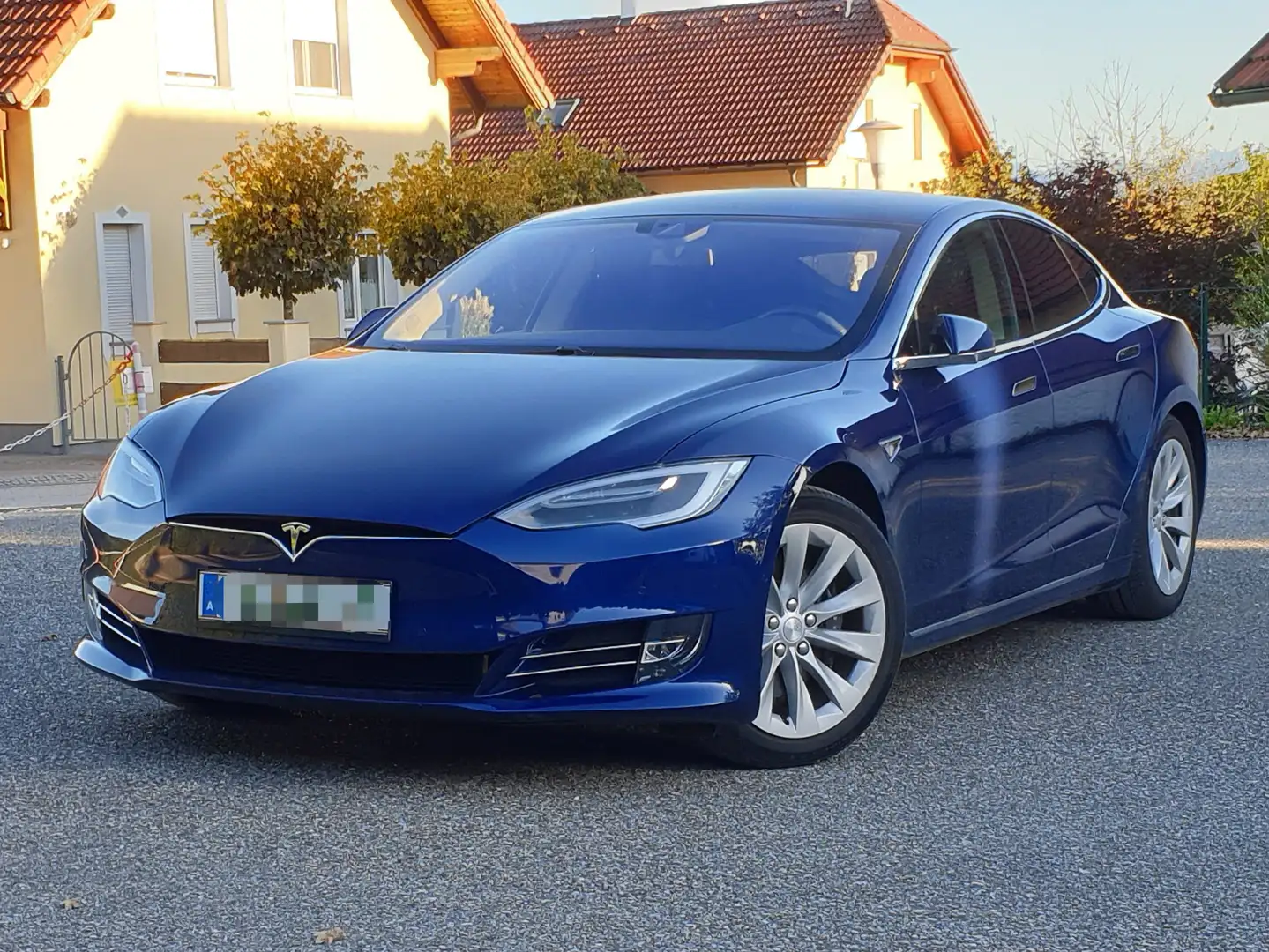 Tesla Model S 90 D free Supercharger & Connectivity Blau - 2