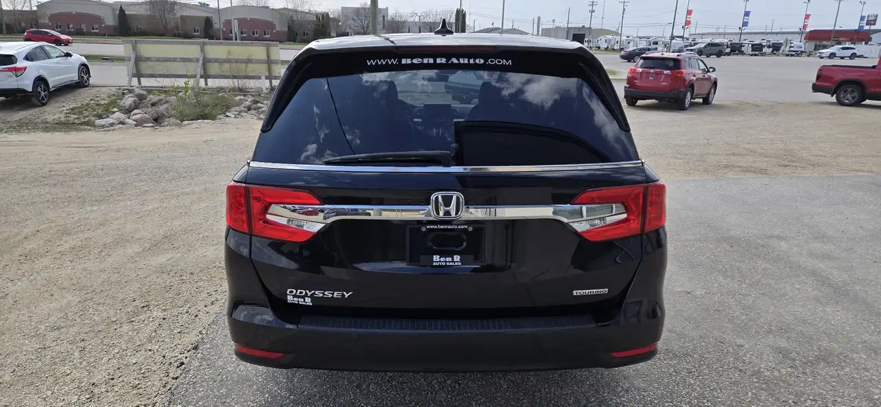 Honda Odyssey снимка Honda Odyssey