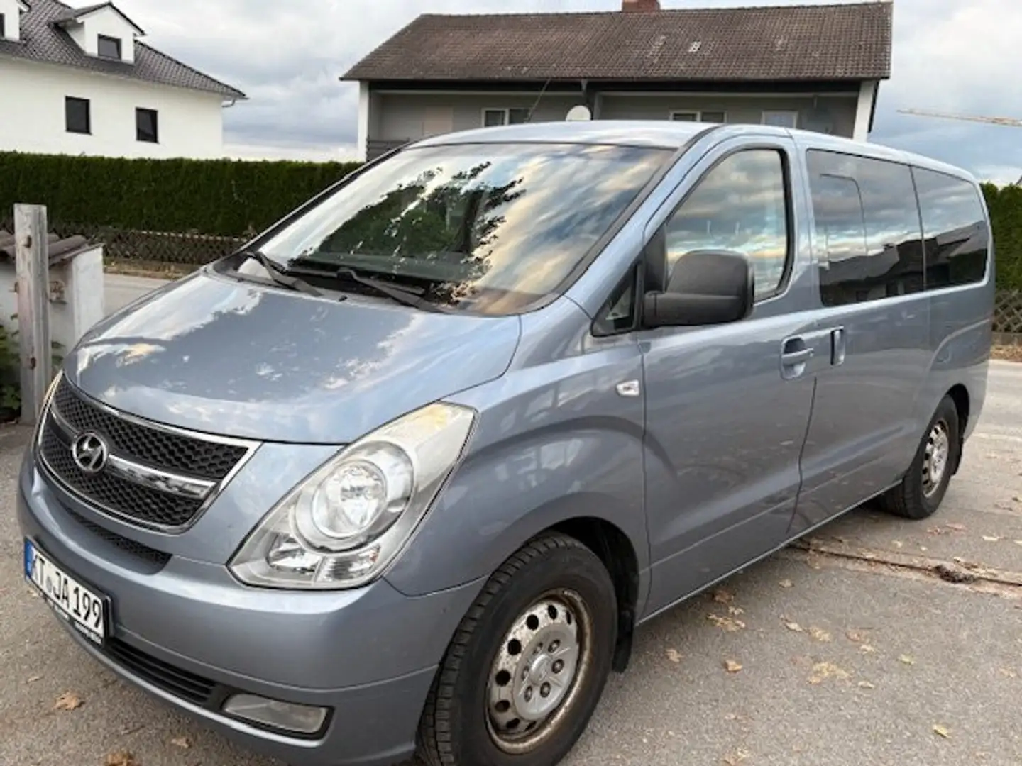 Hyundai H-1 8 Sitze (Flügeltüren h.) Blau - 1