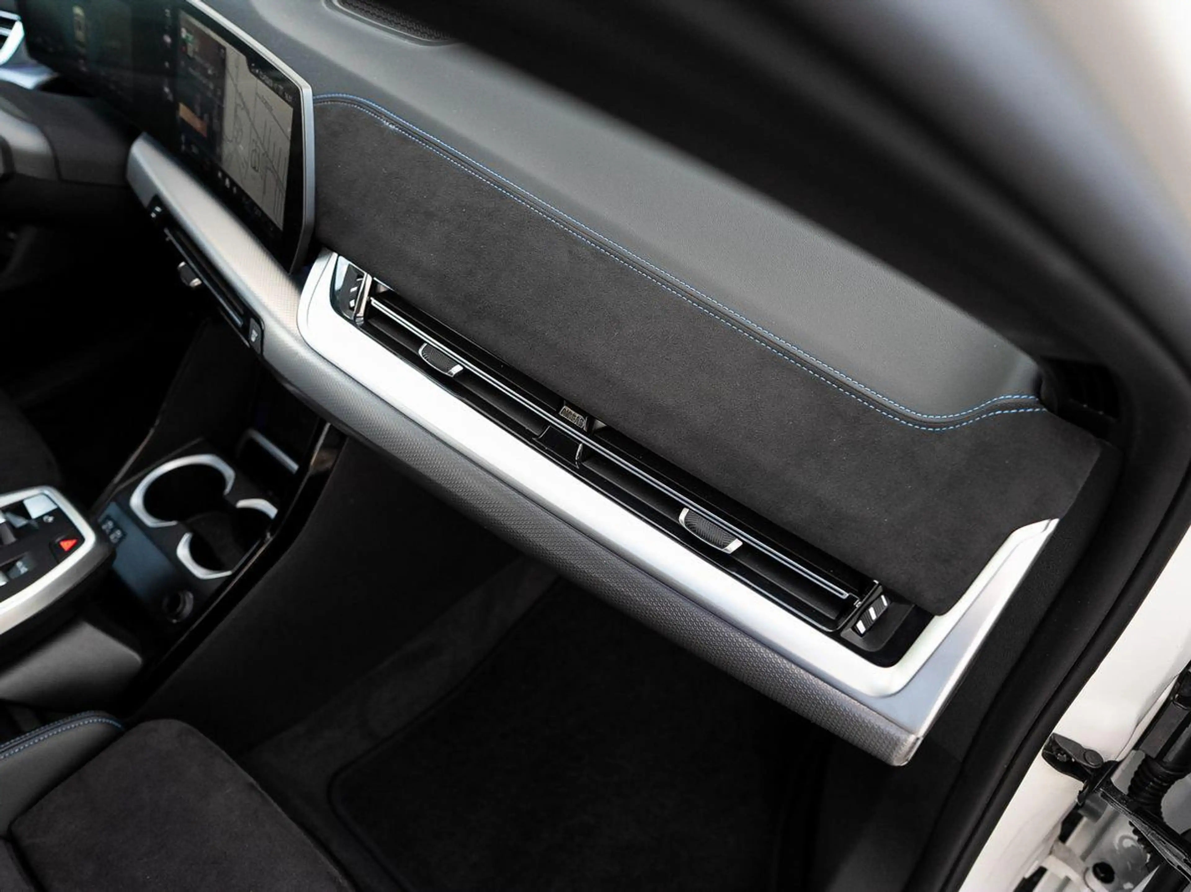 BMW X1 sDrive18d M-Sport PANO AHK aLED KoZg AktSitze — photo 15