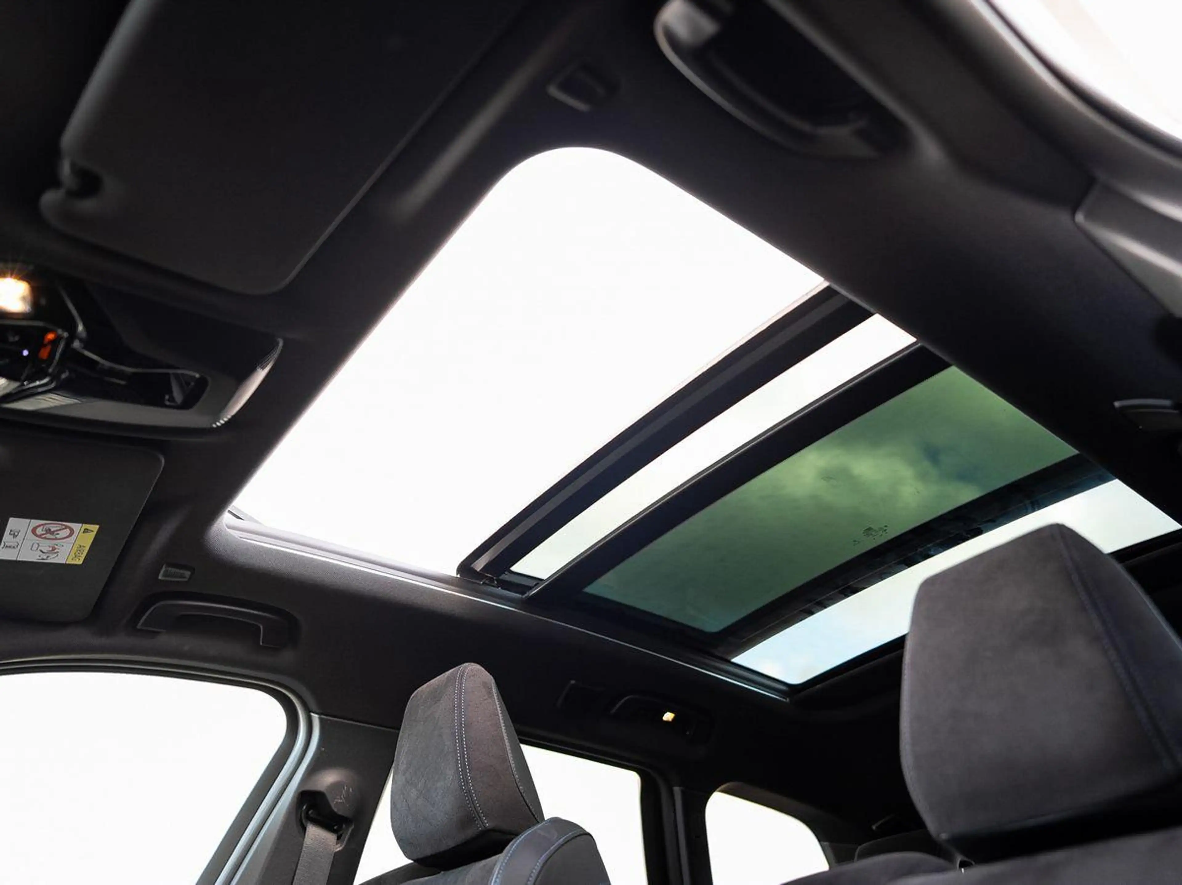 BMW X1 sDrive18d M-Sport PANO AHK aLED KoZg AktSitze — photo 14
