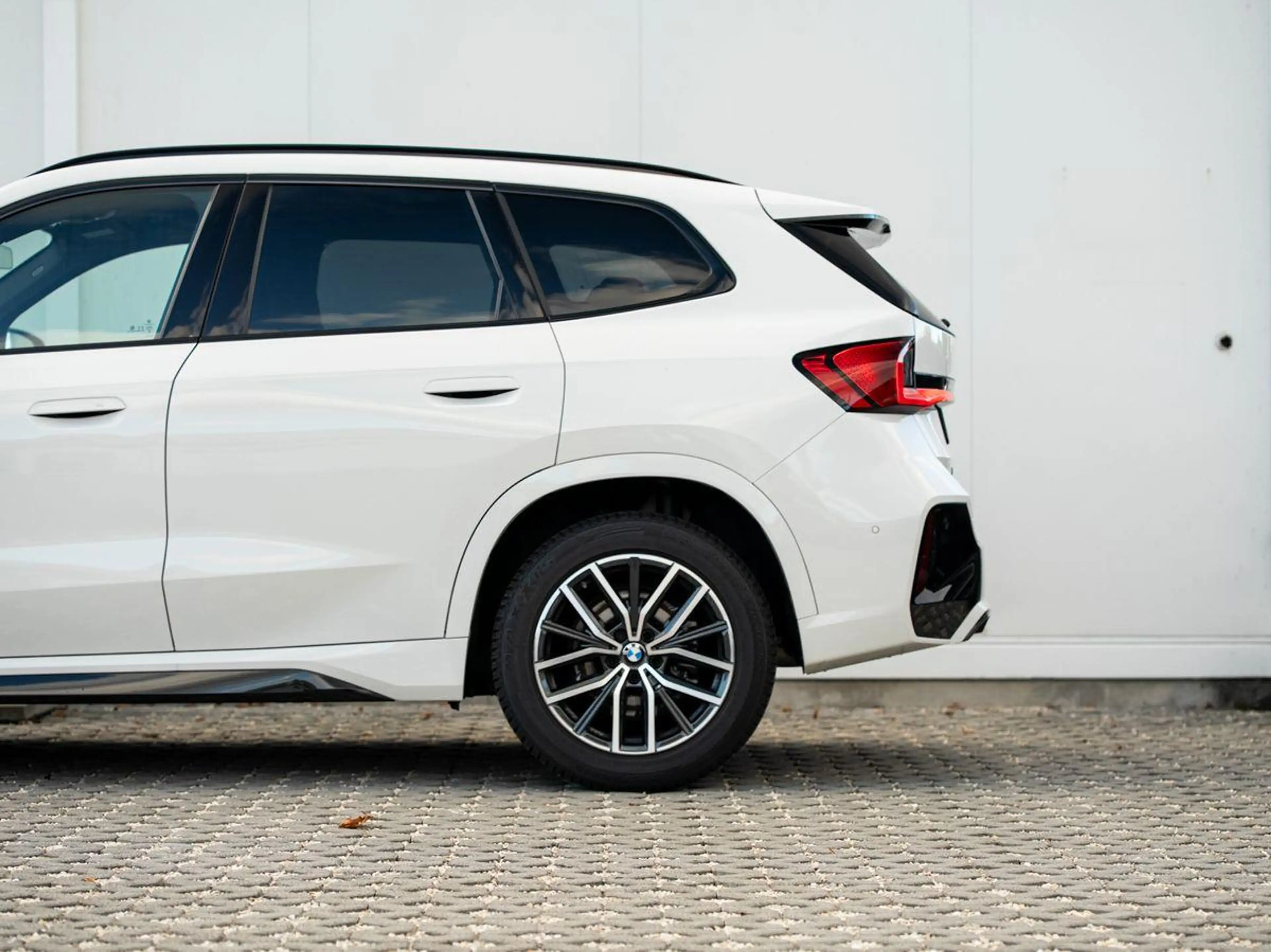 BMW X1 sDrive18d M-Sport PANO AHK aLED KoZg AktSitze — photo 7