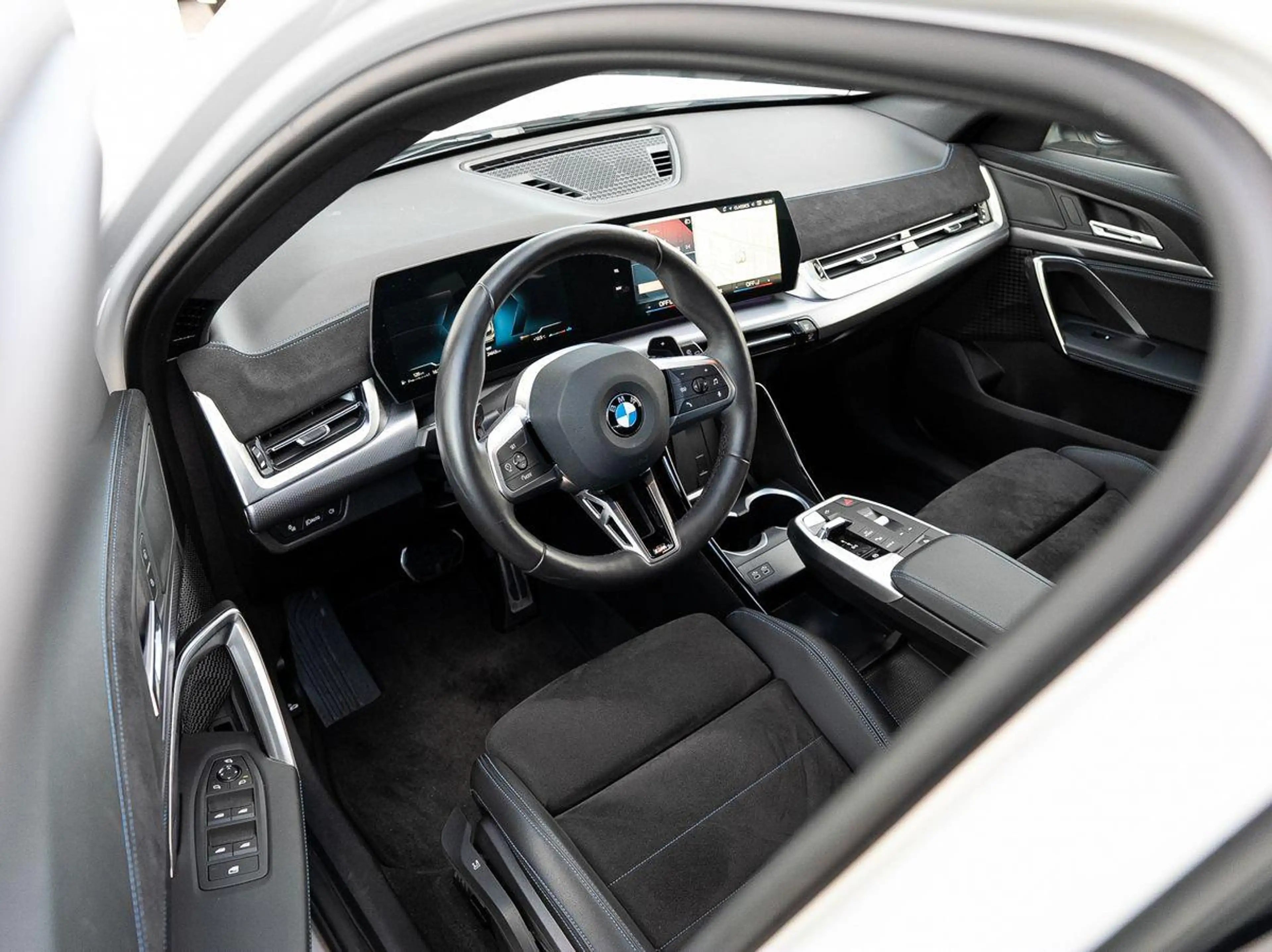 BMW X1 sDrive18d M-Sport PANO AHK aLED KoZg AktSitze — photo 9