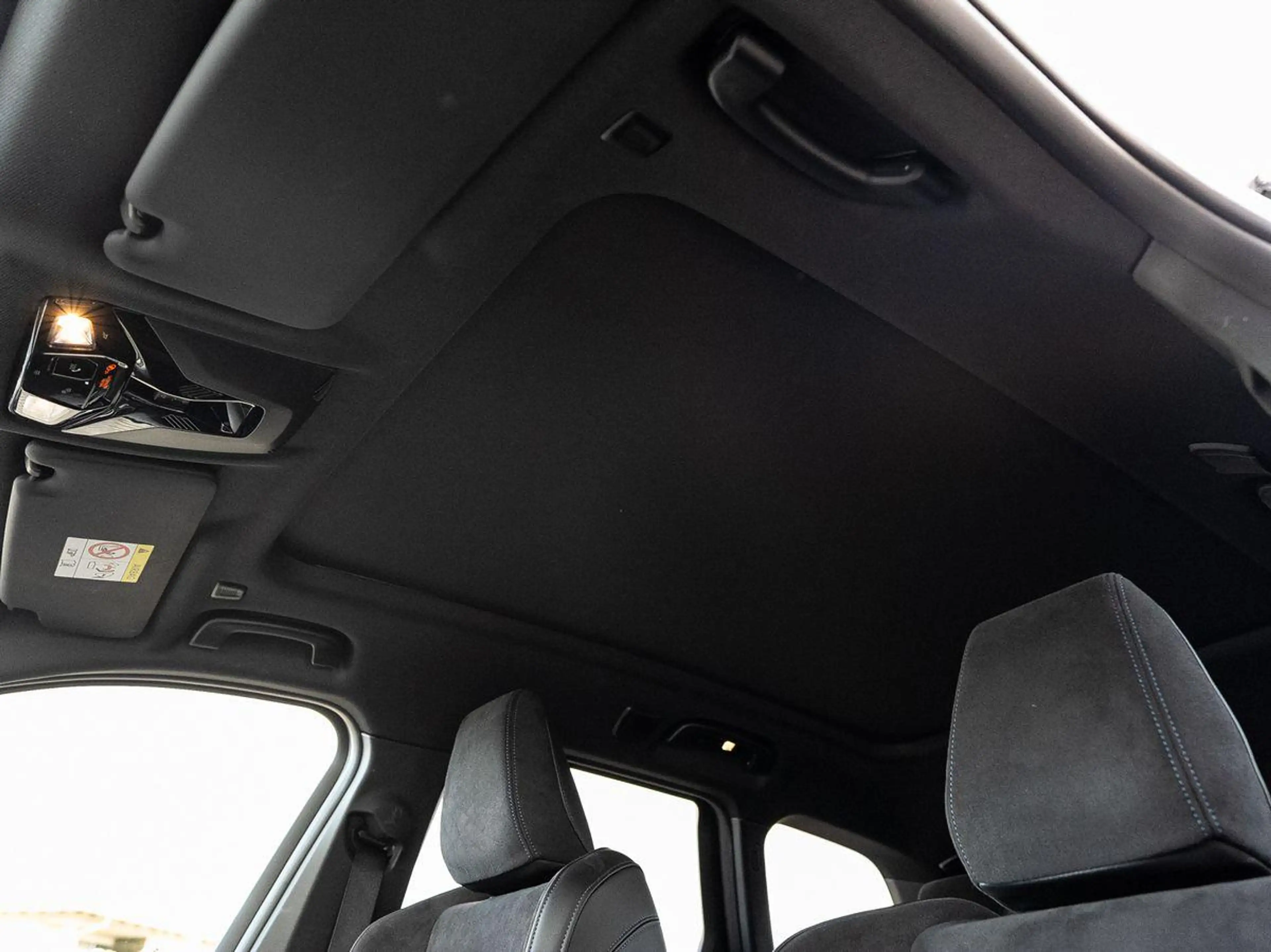BMW X1 sDrive18d M-Sport PANO AHK aLED KoZg AktSitze — photo 12