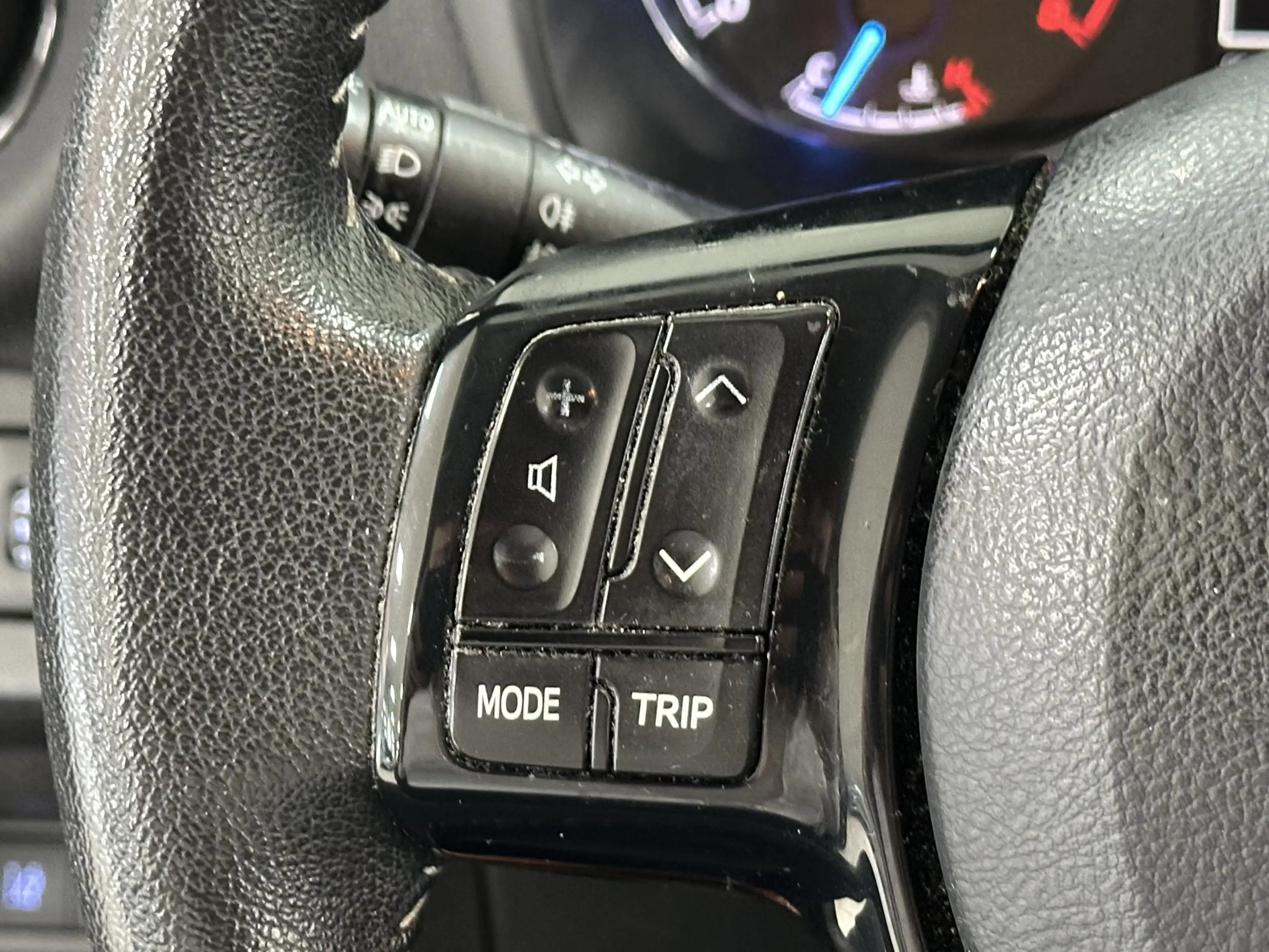 Toyota Yaris 1.5 VVT-i Dynamic ALL-SEASON BANDEN | ACHTERUITRIJ — photo 24