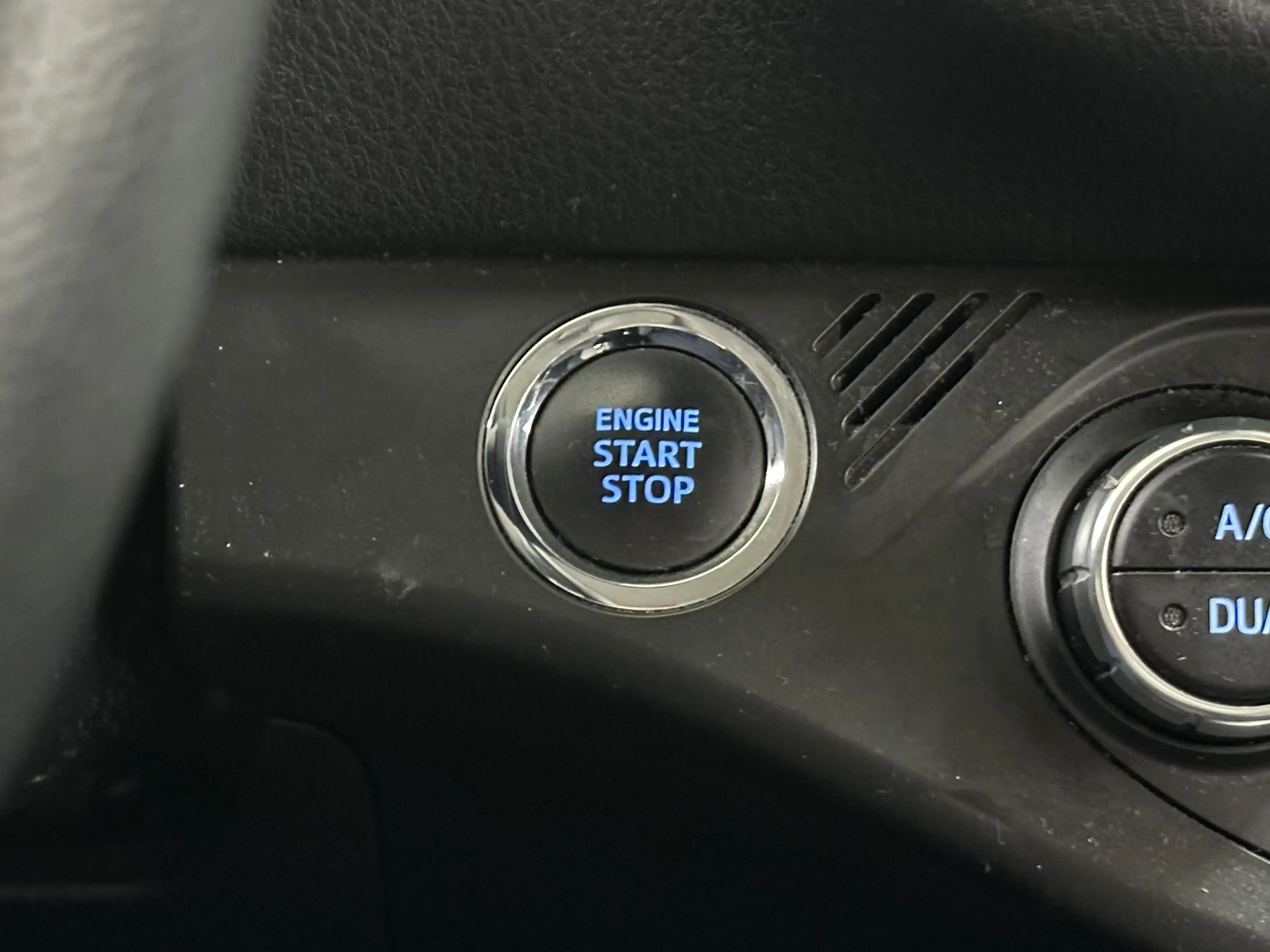 Toyota Yaris 1.5 VVT-i Dynamic ALL-SEASON BANDEN | ACHTERUITRIJ — photo 10