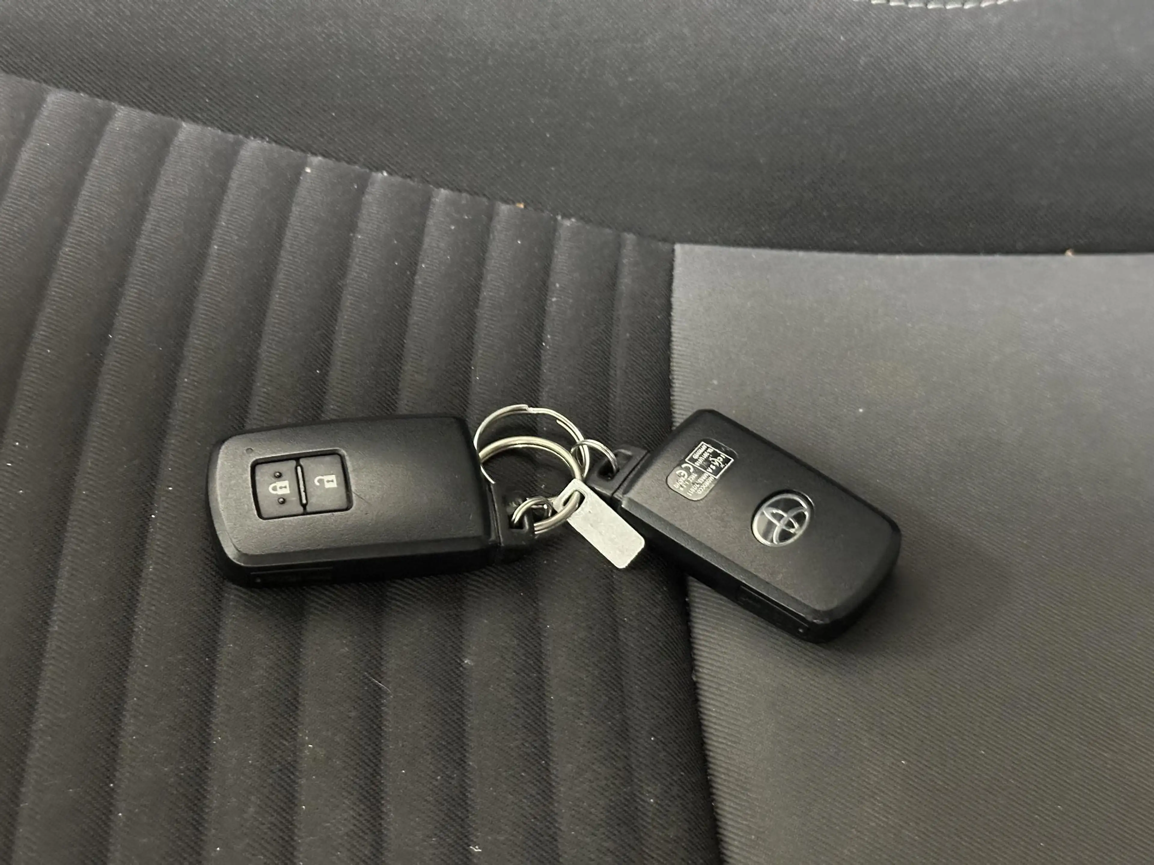 Toyota Yaris 1.5 VVT-i Dynamic ALL-SEASON BANDEN | ACHTERUITRIJ — photo 18